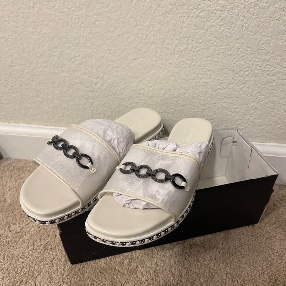 Sandals - Picture 1 of 5